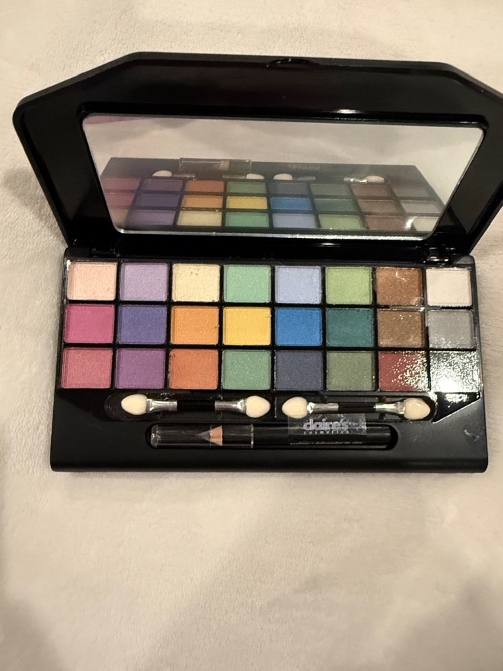 Claire’s Makeup Palette Eyeshadow Lip Blush - Assorted Shades All in One